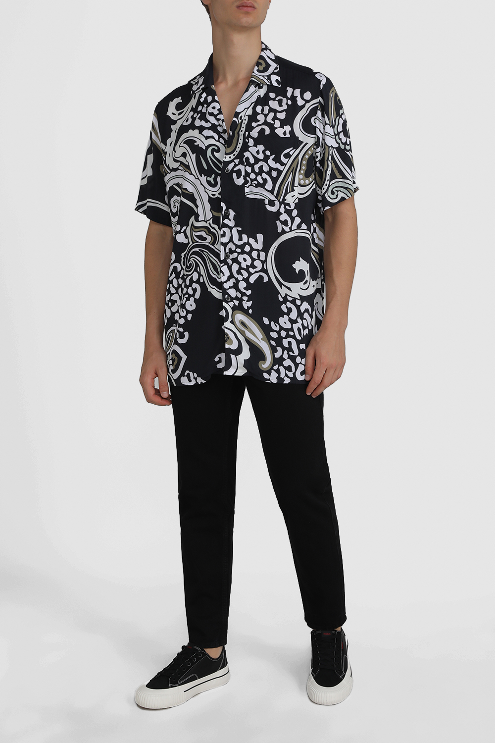 חולצת כפתורים